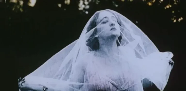 watch RAPSODIA SATANICA (1917)